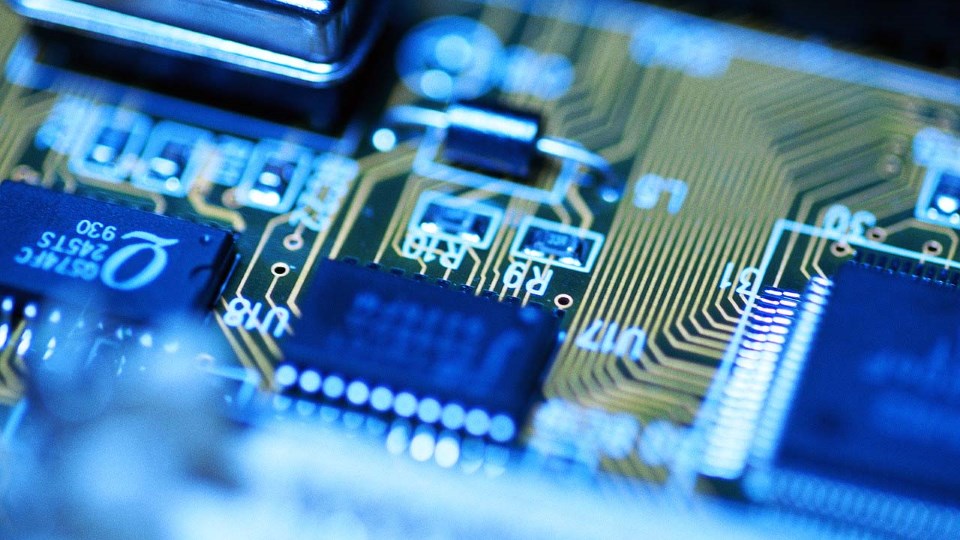 REPARACIÓN Y MANTENIMIENTO DE HARDWARE Y SOFTWARE